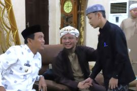 Bupati HSS silaturahmi ke kediaman TGH Ahmad Syairazi eratkan sinergi