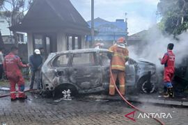 Geger! Mobil Terbakar di Perumahan Kota Bunga Cipanas Saat Libur Lebaran
