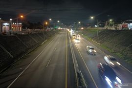 Trafik arus balik melalui Gerbang Tol Kalikangkung Semarang di atas 2.000 kendaraan