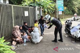 Kehadiran "Motor Senyum" Polres Bogor redam stres wisatawan Puncak
