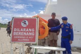 Wisatawan di Lampung Selatan diminta waspada agar tidak terseret arus laut