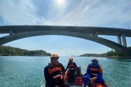 SAR gabungan cari pria lompat ke laut dari Jembatan Barelang