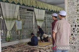 Makam Datu Kandang Haji Balangan ramai dikunjungi peziarah saat lebaran