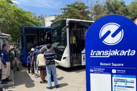 Warga tetap minati Transjabodetabek P11 menuju kawasan Blok M pada H+2 Lebaran