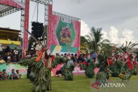 Pesta adat Lom Plai Kalimantan Timur warnai libur Lebaran