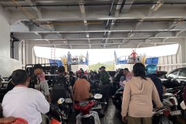 ASDP Ambon perpanjang  jam pelayanan pada  puncak arus balik   25 Maret 2026