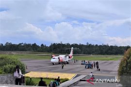 Arus balik pesawat dari dan ke Bandara Muhammad Sidik mulai ramai
