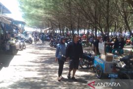 Petugas gabungan disiagakan di wisata pantai selatan Cianjur