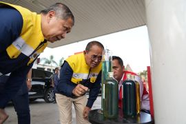 Bahlil imbau warga pakai energi dengan bijak dan tidak timbun BBM