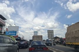 Sebanyak 100 unit lampu penerangan jalan umum di Lampung difungsikan