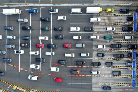 Arus lalu lintas di Gerbang Tol Kejapanan