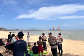 Polres Singkawang tingkatkan pengamanan objek wisata di Pantai Gratis