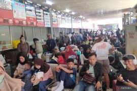Lonjakan penumpang terjadi di Terminal Kalideres