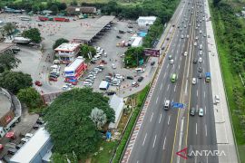 Rekayasa lalu lintas contraflow diterapkan di Tol Jakarta-Cikampek saat arus balik Lebaran 2026