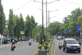 Ratusan PKL direlokasi, Trotoar Rembiga Mataram ditata ulang