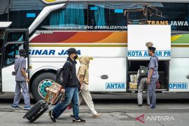 Penumpang arus balik Kampung Rambutan didominasi dari Jawa Barat