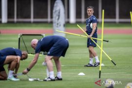 Herdman dipacu waktu, taktik timnas diuji di FIFA Series