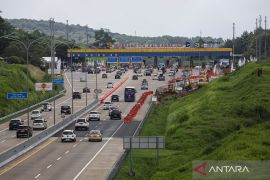 Traffic conditions improve, police end one-way system for return flow