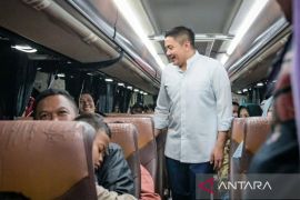 Seskab dan Menhub tinjau puncak arus balik di Terminal Pulo Gebang