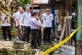 Bupati HSU kunjungi korban kebakaran di Desa Sungai Namang