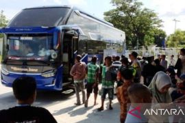 H+2 Lebaran, Terminal Mandalika diserbu 1.777 penumpang dan 65 bus