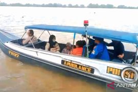 Ditpolairud Polda Sumsel sulap kapal patroli jadi ambulans apung jangkau pelayanan darurat