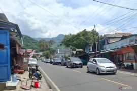 Volume lalu lintas Ciwidey diprediksi melandai seusai puncak arus wisata