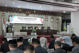 Sekda HSS sampaikan jawaban eksekutif atas pandangan umum fraksi DPRD