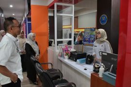 Sekda HSS tinjau pelayanan publik hari pertama kerja usai cuti lebaran