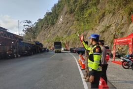Polisi pertahankan rekayasa arus jaga kelancaran jalur Sumbar-Riau
