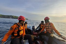Selamatkan keluarga, Pemuda Lombok Timur hilang terseret ombak di Tanjung Beloam