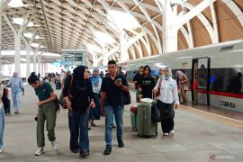 Arus balik Lebaran 2026: Tiket kereta cepat Whoosh terjual 13 ribu Hari Ini