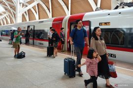 Penumpang kereta cepat Whoosh yang tertinggal bisa atur jadwal ulang secara gratis