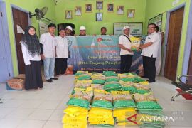 Minamas Plantation distributes food aid to Kotabaru residents