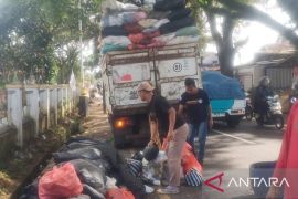 DLH Cianjur mengangkut 1.725 ton sampah libur hari raya