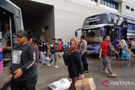 Puncak arus balik Terminal Madiun terjadi Selasa dengan 22.446 pemilir