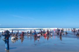 Jalur Selatan Cianjur Membludak! 7.000 Wisatawan Serbu Pantai di H+4