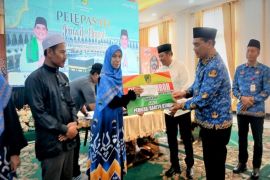 Bupati Shalahuddin lepas jamaah umrah juara MTQH Kalteng