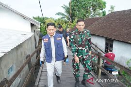 Pemkot-TNI kolaborasi rehab jembatan di daerah pinggiran Banjarmasin