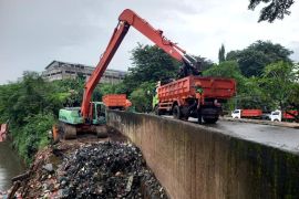 DKI Jakarta pastikan tidak ada aktivitas pembuangan sampah di kali TPU Tanah Kusir