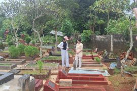 Pemkot Depok kelola 13 TPU untuk melayani warga