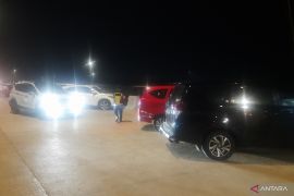 Kendaraan pemudik padati area rehat Km18 Tol Japek Selatan