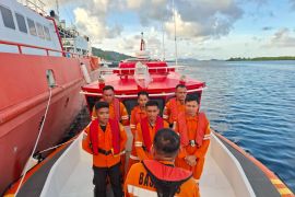 KM Anaya terbakar di perairan Maluku