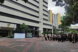 Minister warns of dismissal after 2,600 staff skip post-Eid work