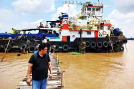 Polairud Banjarmasin tangani cepat kebakaran Kapal TB Ewis 138