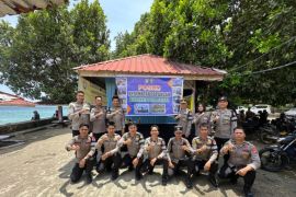 Polda Sulbar mengerahkan tim medis di lokasi wisata kawasan pesisir