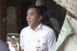 Bupati Karawang percepat proses pembangunan rumah warga yang ambruk