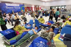 Bank Kalsel gelar donor darah dan layanan kesehatan gratis