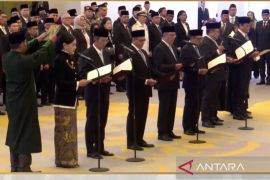 Friderica dan Enam ADK OJK 2026--2031 Resmi Disumpah di Mahkamah Agung