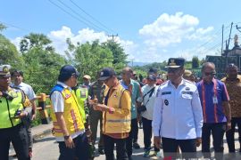 Pemprov NTT membuka jalur alternatif pascajembatan ambruk di Kab Kupang